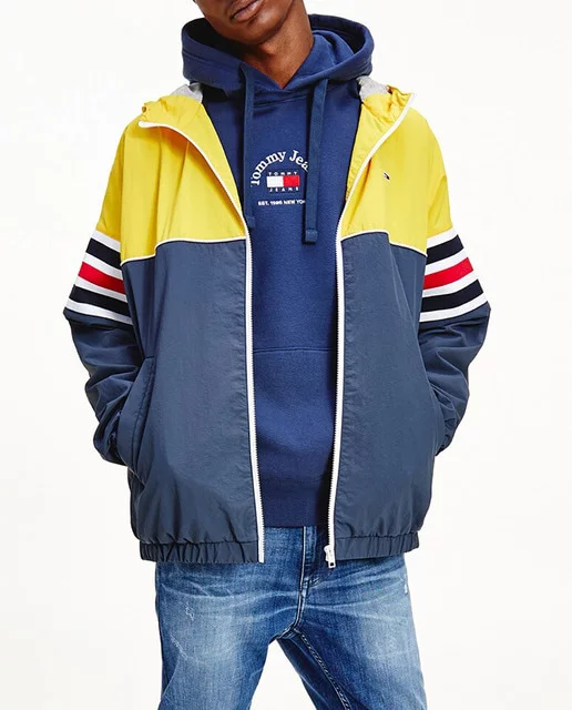 CAZADORA CORTAVIENTOS DE HOMBRE AZUL MARINO CON CAPUCHA