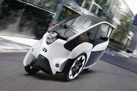 El Toyota i-Road es puesto a prueba en pleno Tokio