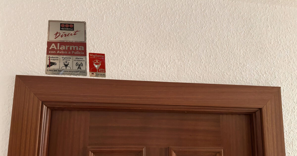 Un vecino de mi bloque cercano quería ahuyentar a los ladrones. Lo que no sabía es que podía salirle muy caro