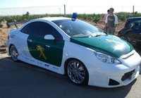 Peugeot 307 CC "Guardia Misil", tuning imitando a la Guardia Civil