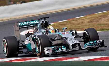 Lewis Hamilton impone su ley y se coloca líder del Mundial