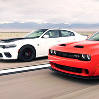 Los entusiastas dicen que un muscle-car eléctrico es una abominación, pero aún quedan miles de Charger y Challenger V8 a la venta, y no los compran
