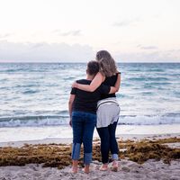 “¡Mamá, no me beses!” Cómo recuperar el contacto físico con tu hijo adolescente y a la vez respetar su espacio 