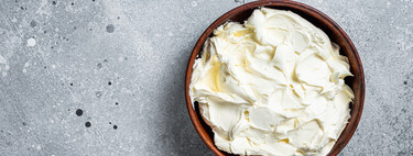 Mascarpone: origen y propiedades de este queso y 18 recetas para que brille en la cocina