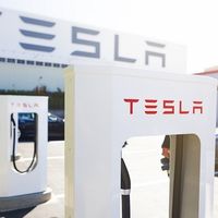 Cuidado con dejar tu Tesla con la batería llena en un supercargador: se cobrará un recargo