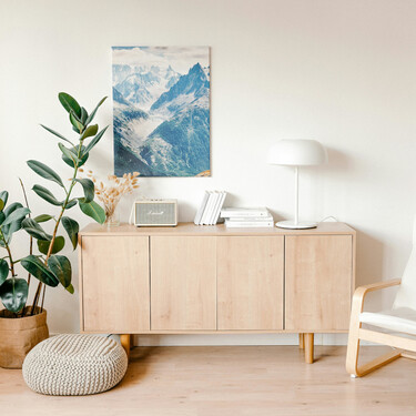 Con este escurreplatos de Ikea que cuesta menos de 3 euros se puede hacer una estantería de lo más decorativa
