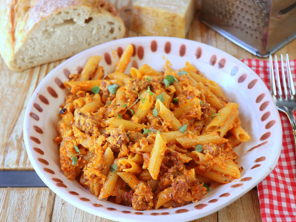 Macarrones a la mallorquina, la sorprendente receta con sobrasada y la técnica de la carbonara con un excelente resultado