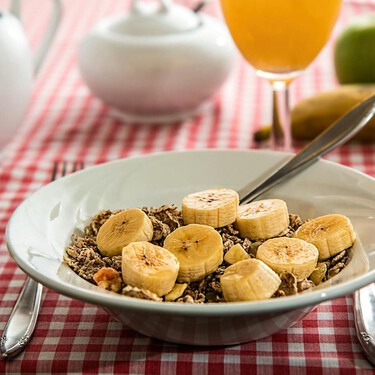 Creíamos que las dietas sin sal eran el camino más directo para combatir la presión arterial. Hasta que miramos al plátano