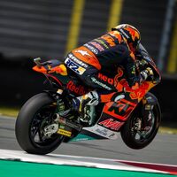 Raúl Fernández prolonga su remontada en Silverstone opacando la resurrección de Jorge Navarro