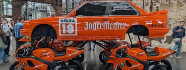 A alguien se le ha ido tanto la pinza que le ha puesto a un BMW E30 cuatro Suzuki GSX-R como 'ruedas' 