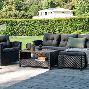 Jysk ha bajado el precio de uno de sus conjuntos de muebles de jardín más completos, cómodos y que suman en decoración