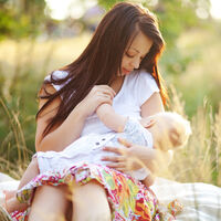 El 58 por ciento de las madres españolas deja de dar el pecho a los seis meses 