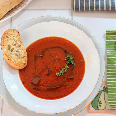 Sopa de tomate, receta de la crema de verduras más sabrosa y fácil del mundo