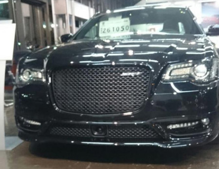 El Chrysler 300 SRT8 vive como inmigrante