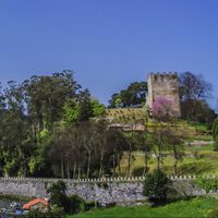 Venden por diez millones de euros un emblemático castillo de Asturias, con 24 habitaciones, doce baños y su propio embarcadero