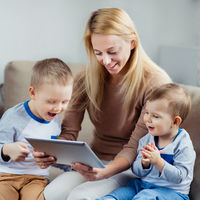 Siete juegos divertidos que los niños pueden hacer por videollamada con sus amigos y familia