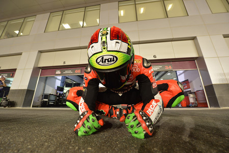 Davide Giugliano se acerca al WSBK sobre la Honda de Ten Kate, pero Sandro Cortese también quiere ese asiento