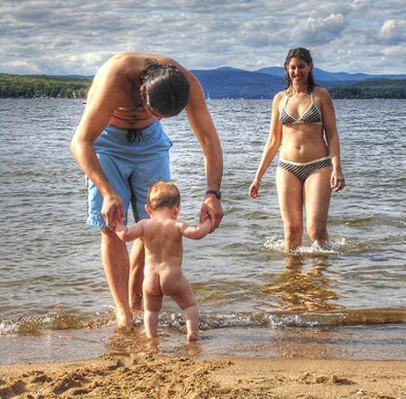 ¿A qué edad es conveniente empezar a llevar a un niño a la playa?