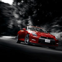 Antes de poner tu Nissan GT-R a 327 km/h revisa los neumáticos