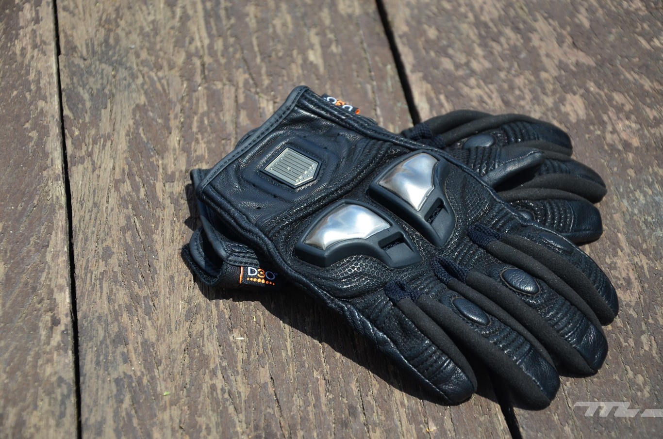 Los Icon 1000 Retrograde, a prueba: cómodos, con titanio y el toque macarra justo