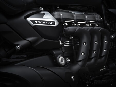 Triumph Rocket 3 R Black 2021 016
