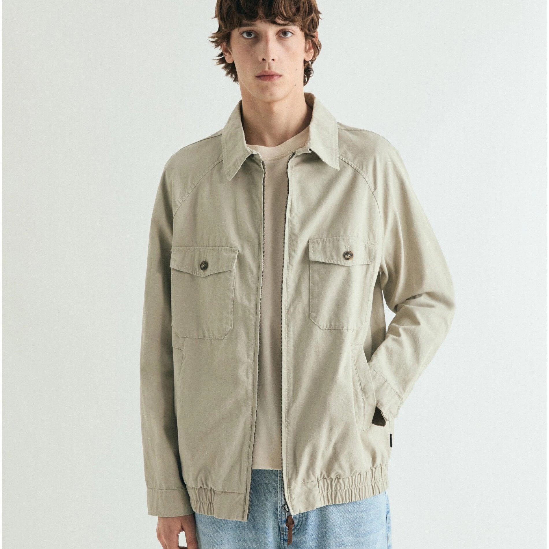 Scalpers
Chaqueta de hombre con cuello camisero y cierre de cremallera