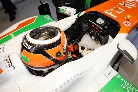 Nico Hulkenberg lidera la sesión matutina del segundo día de pruebas en el Circuit de Catalunya