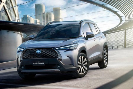 El Toyota Corolla Cross es el cuarto SUV que presenta Toyota este año, es híbrido y tiene 122 CV