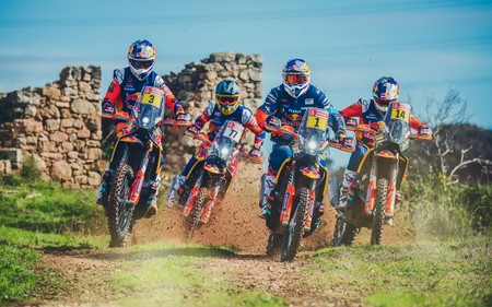 KTM saca músculo: Este vídeo muestra toda la artillería austriaca para el Rally Dakar 2019