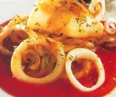 Calamares con tomate