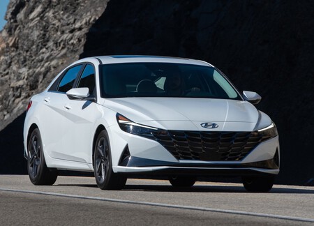 Hyundai Elantra 2021 1600 32