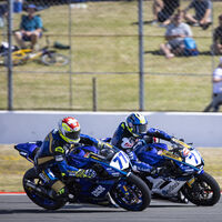 Dominique Aegerter consigue su novena victoria consecutiva en Supersport interpretando el guion habitual