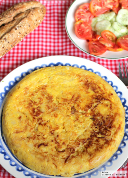 Empezando en la cocina: receta de tortilla de patatas con cebolla