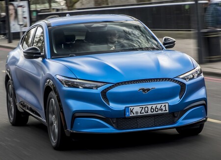 Ford Mustang Mach-E deja en sexto lugar a Tesla Model 3, en el país con más eléctricos circulando