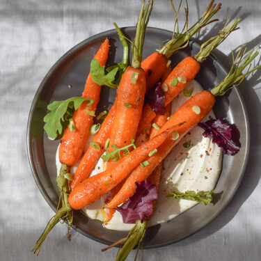Zanahorias glaseadas con miso: una forma diferente y deliciosa de cocinar esta verdura 