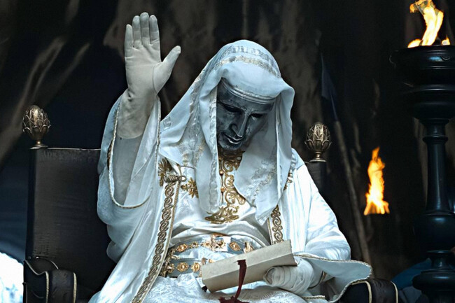 Su nombre ni siquiera aparece en los créditos. ¿Sabéis qué superestrella hace de rey sin rostro en El Reino de los Cielos?