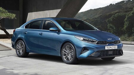 El KIA Forte 2022 adelanta las primeras fotos oficiales del facelift que recibirá en unos días