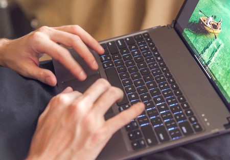 Este teclado para iPad Pro es el primero en incluir trackpad: aprovecha la compatibilidad con el ratón de iPadOS