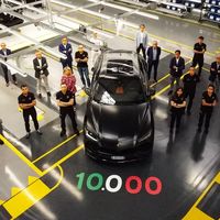 Lamborghini Urus numero 10,000 sale de la línea de producción