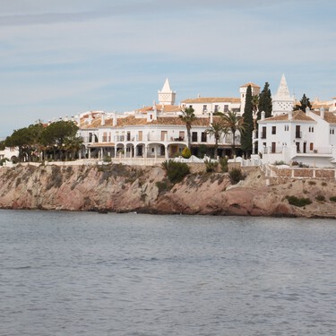 El pueblo Mediterráneo de solo 169 habitantes en el que los veranos son como los de antes y se consigue desconectar de verdad