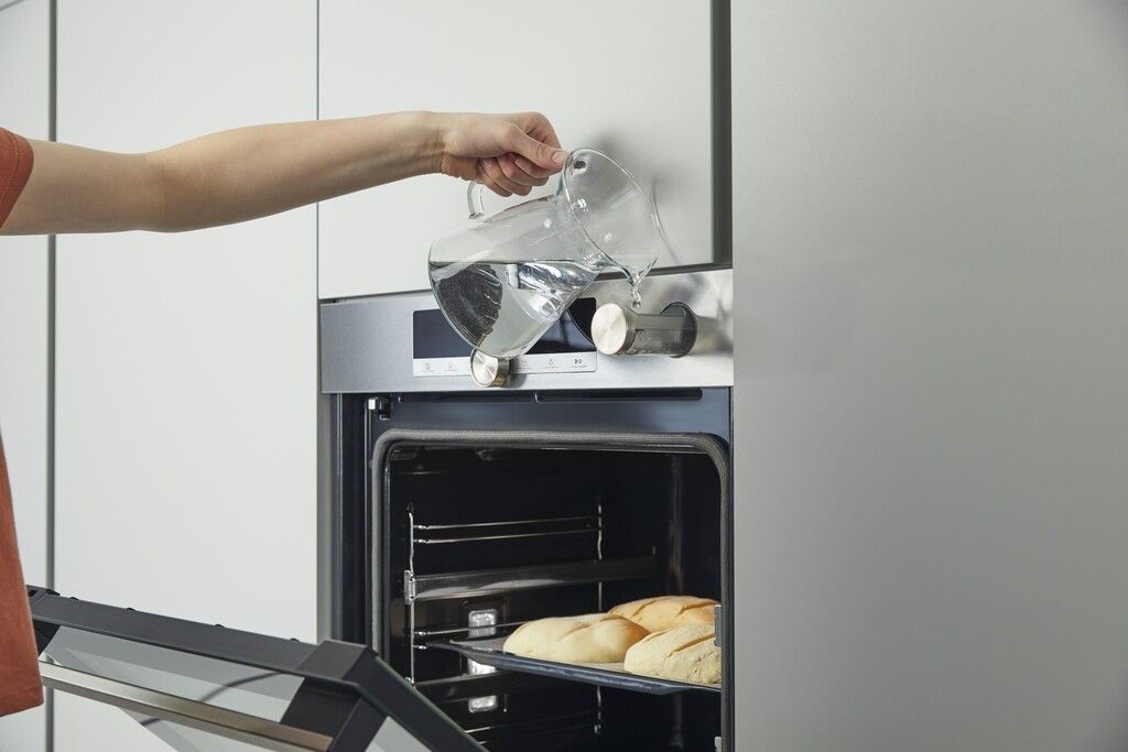 Hisense lanza su nueva gama de hornos multifuncionales: cocinan al vapor, fríen casi sin aceite y se limpian solos