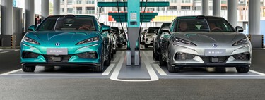 EEUU ya instala cargadores de 1 MW para sus eléctricos, pero Europa tiene algo mejor: coches preparados para aprovecharlos