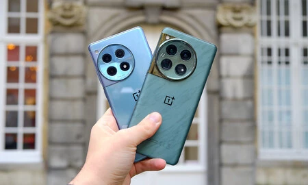 左がOnePlus 12R。右がOnePlus 12