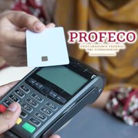 Cobrar comisión por pagar con tarjeta es más común de lo que parece en México. Profeco ya suspendió una tienda 