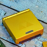 Alguien encontró la Game Boy de su infancia, pero es una edición tan especial que vas a llorar: no existe otra igual  