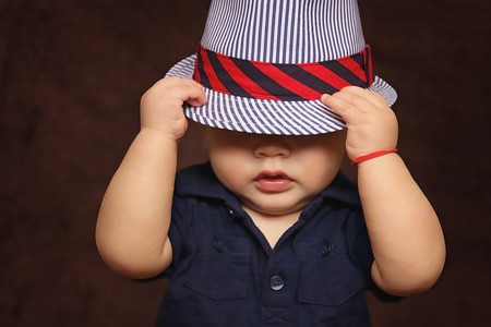 A los niños pequeños se les da fatal esconderse, y los psicólogos tienen una nueva teoría al respecto