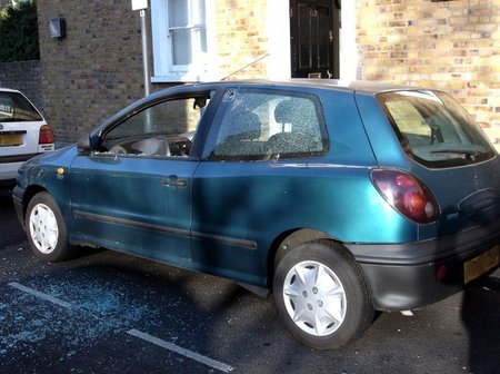 Fiat vandalizado