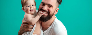 Los expertos proponen este cambio importante en el permiso por paternidad para forzar a los padres a cuidar solos a los hijos 