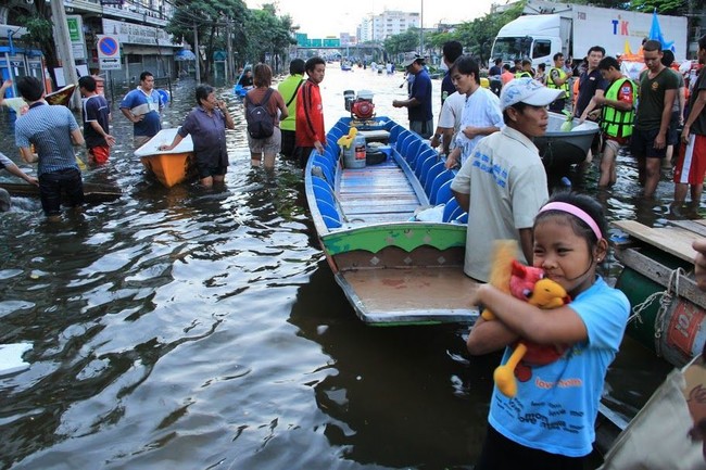 Voa Thailand Grapples With Worst Flooding In 50 Years 01