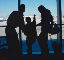 Niña de 3 años olvidada en un aeropuerto